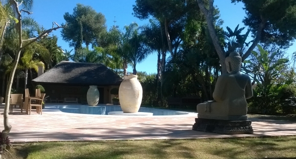 ambientes tropicales con piscinas de arena de cuarzo