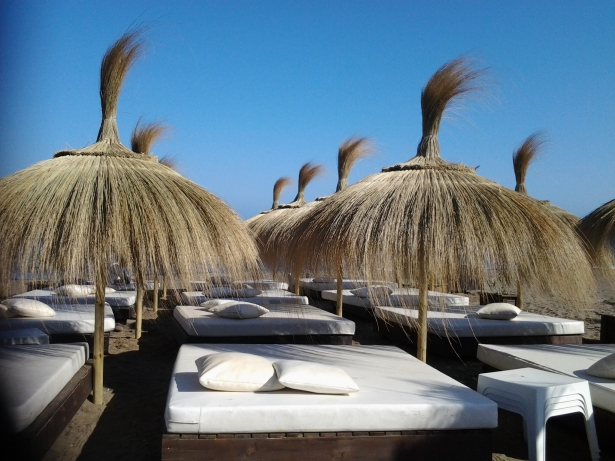 Piscinas de arena en Beach clubs, un placer para los sentidos.
